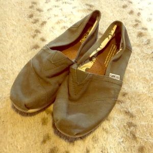 TOMS green canvas classic size W7